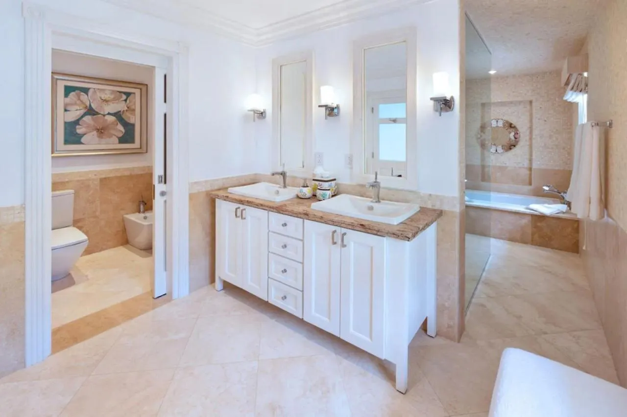 Still Fathoms By Blue Sky Luxury Weston 0*,